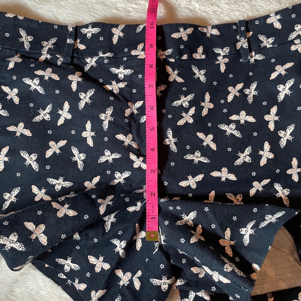 LOFT Navy Blue Bee‎ Print Riviera Shorts Womens 10 Cotton Stretch Cottagecore - Picture 6 of 7